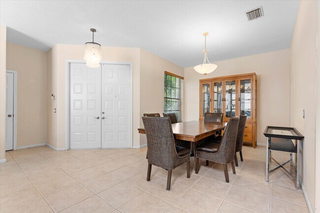 Building Photo - 7061 Chesapeake Cir