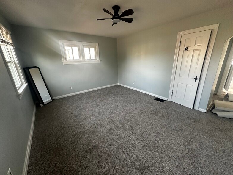 Building Photo - 408 S Smithville Rd