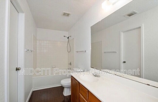 Building Photo - 9739 Chelsea Cir