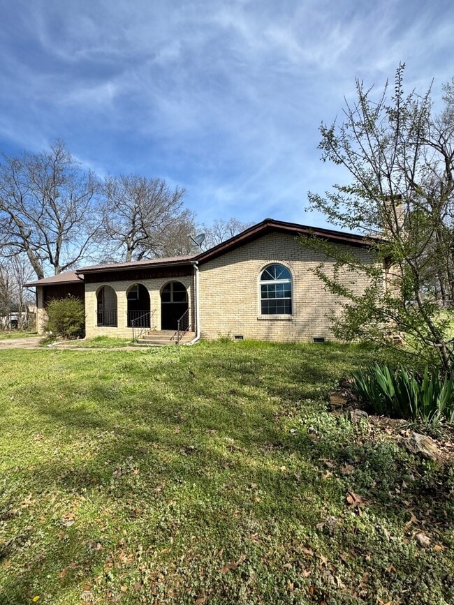 Building Photo - 607 Lehigh Ave