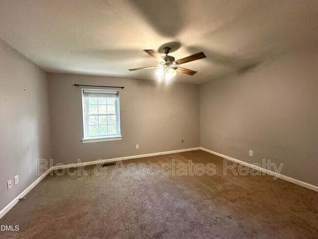 Building Photo - 4808 Blue Bird Ct