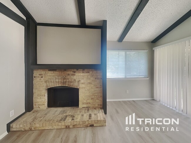 Building Photo - 304 Shelmar Dr