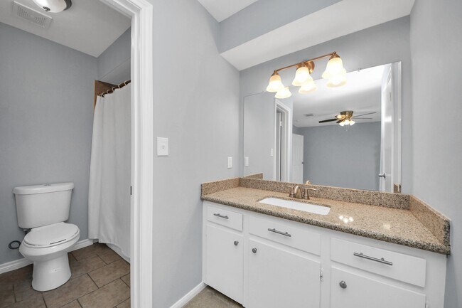 Building Photo - 10654 Hazelhurst Dr