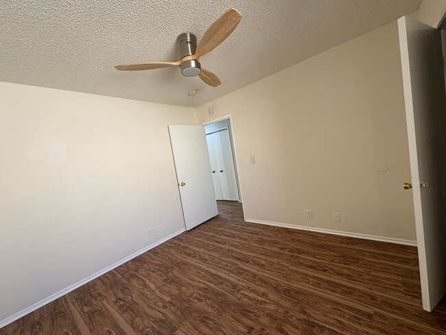 Building Photo - Spacious and Light 2 bedroom in Avalon Gre...