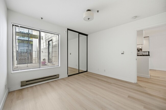 Building Photo - Hip Condo Apt. in the Mission+ Great Walkability+ Laundry in the building!