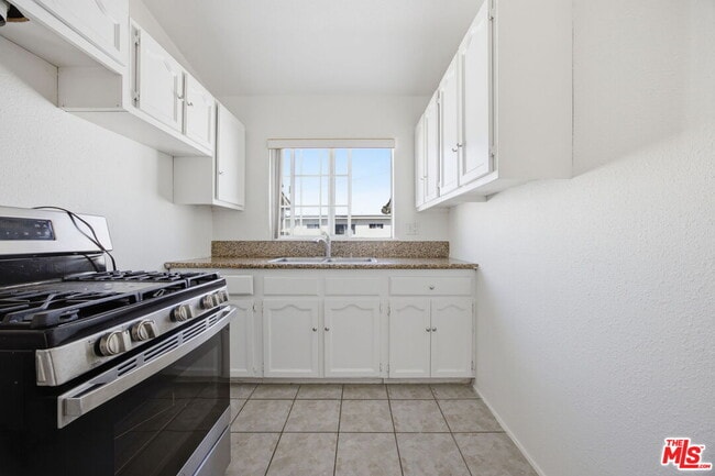 Building Photo - 4841 W 18th St