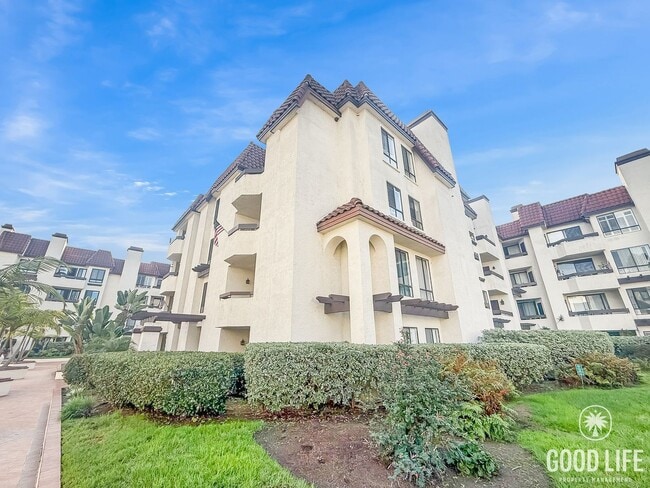 Primary Photo - Beautiful 1B/1.5BA Upgraded Condo w/ Washer/Dryer and Private Patio!