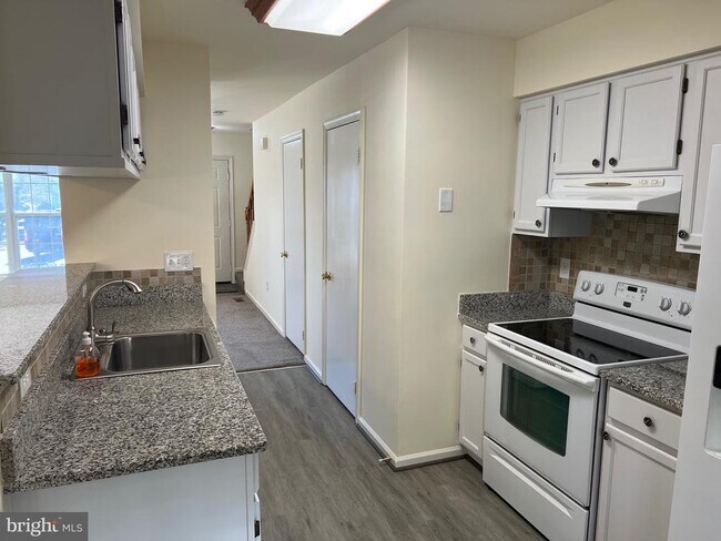 Building Photo - 11541 Brundidge Terrace