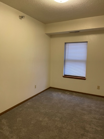 Building Photo - 307 E College St