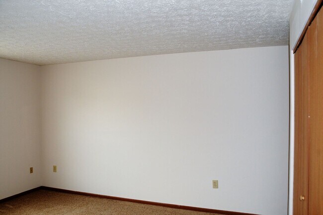 Building Photo - 5561 Cedar Springs