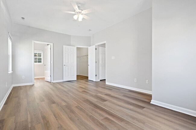 Building Photo - Renovated Split-Level Home in Hope Valley Farms