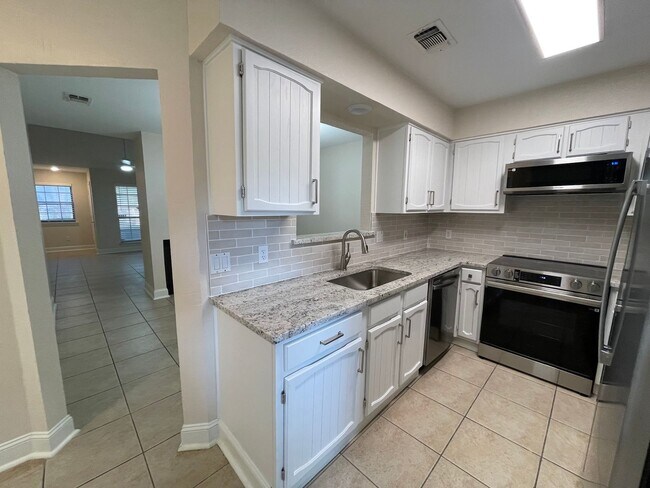 Building Photo - Fully remodeled 3 bedroom duplex for rent in Euless!