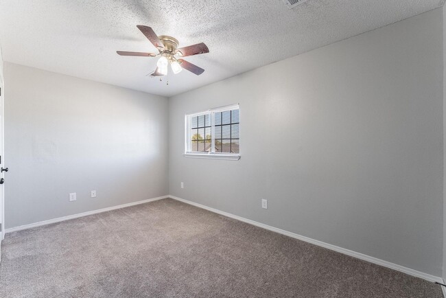 Building Photo - 3503 SW Victoria Pl