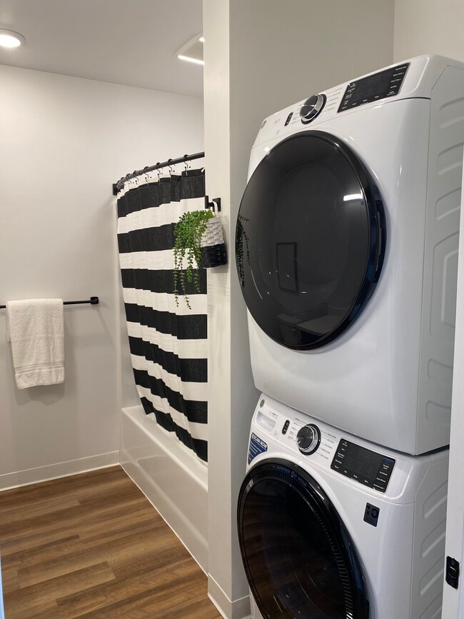 Studio Bath - Broad + Main on 7th