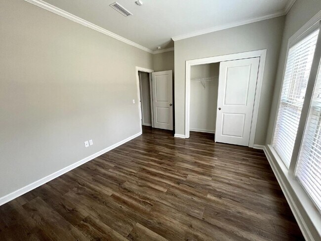 Building Photo - Available now FOR RENT in Dothan, AL!!