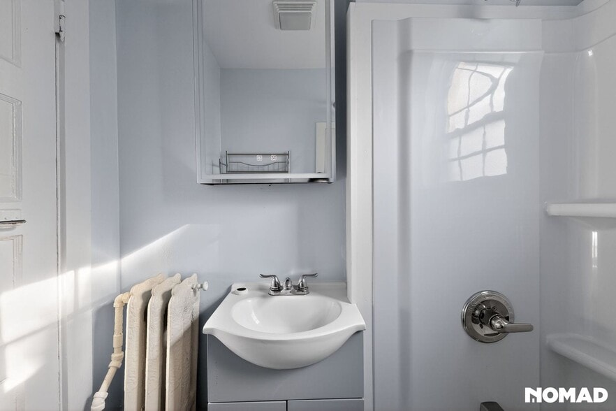 Building Photo - 21 Hall Ave