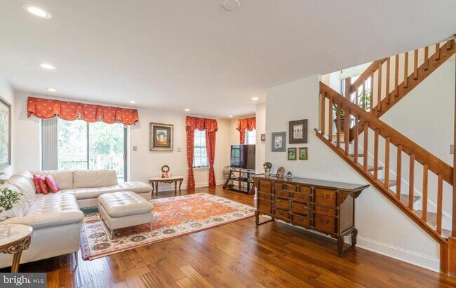 Building Photo - 2074 Yorktown S