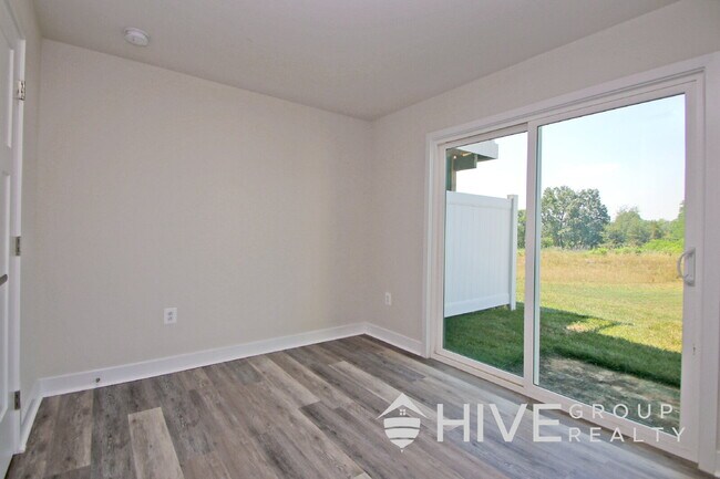 Building Photo - Spacious 4-Bed, 3.5-Bath with Garage!