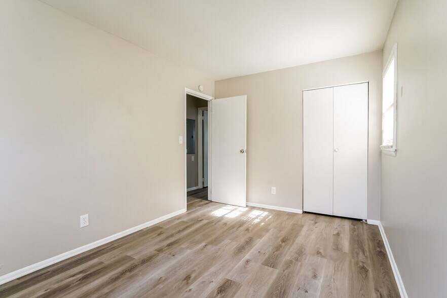 Building Photo - 367 Lady Guinevere Way