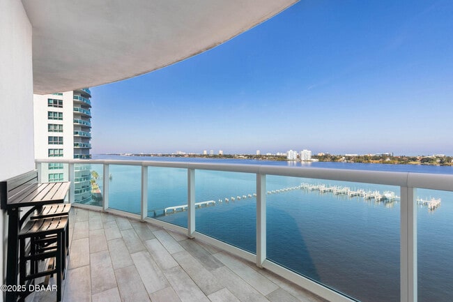 Building Photo - 231 Riverside Dr