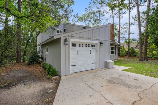 Building Photo - 1930 Lake View Cir