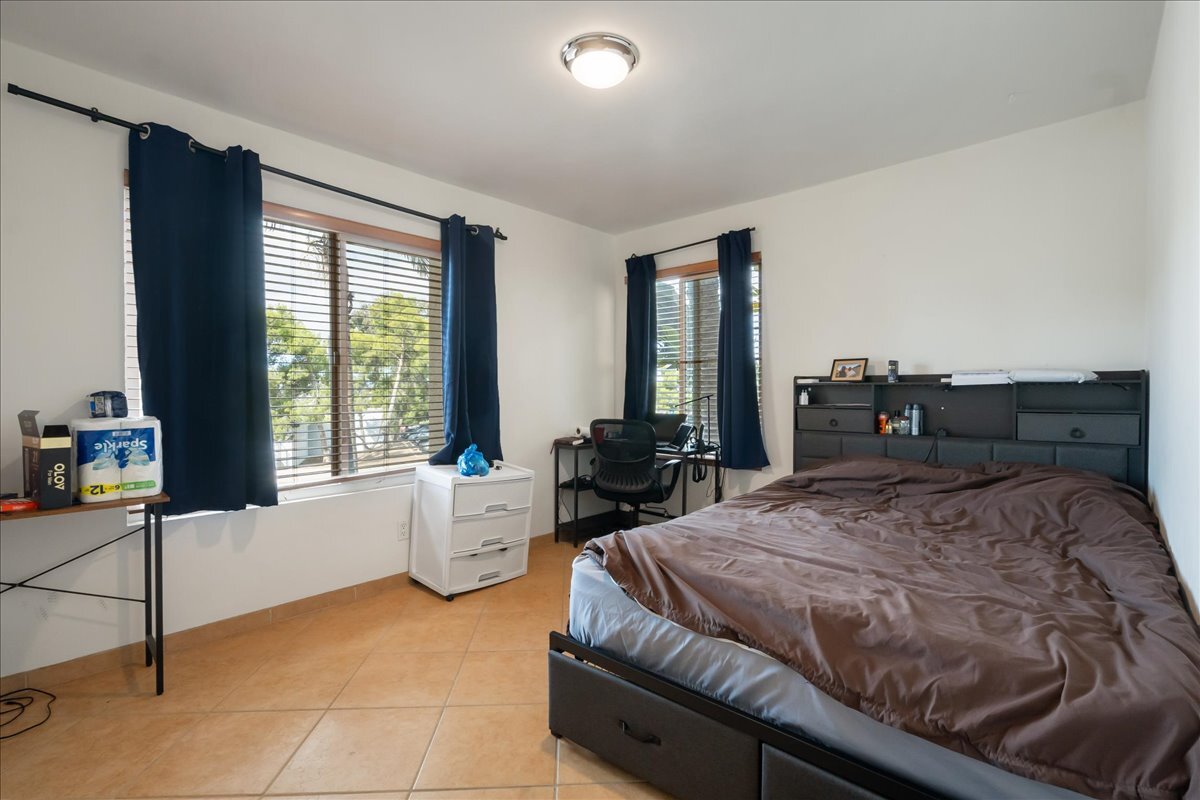 Building Photo - 7555 Linda Vista Rd