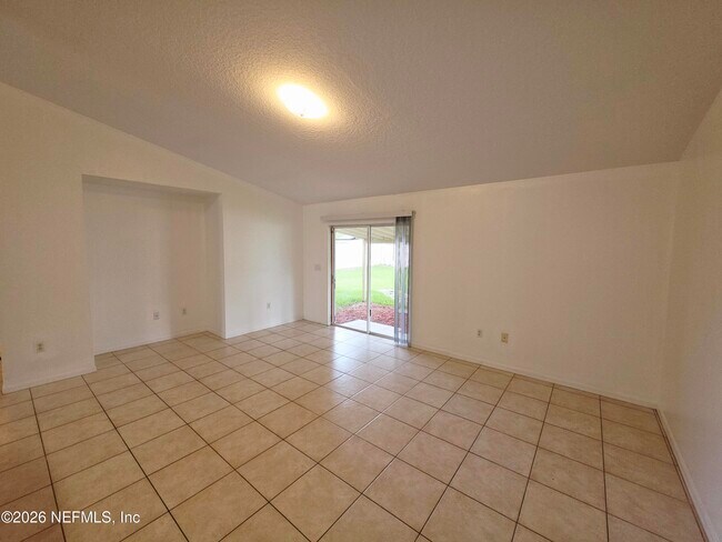 Building Photo - 38 Pebble Wood Ln