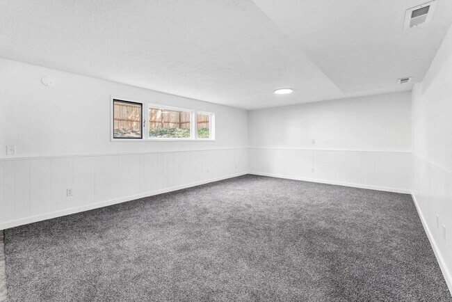 Building Photo - 6305 S Pittsburg St