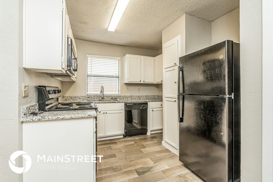 Building Photo - 1412 Hackamore St