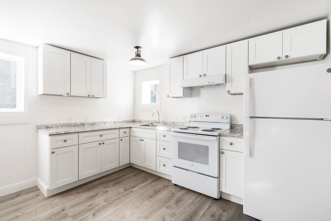 Building Photo - 2120 Lincoln Ave #D - 2 bedroom | 1 bath |...