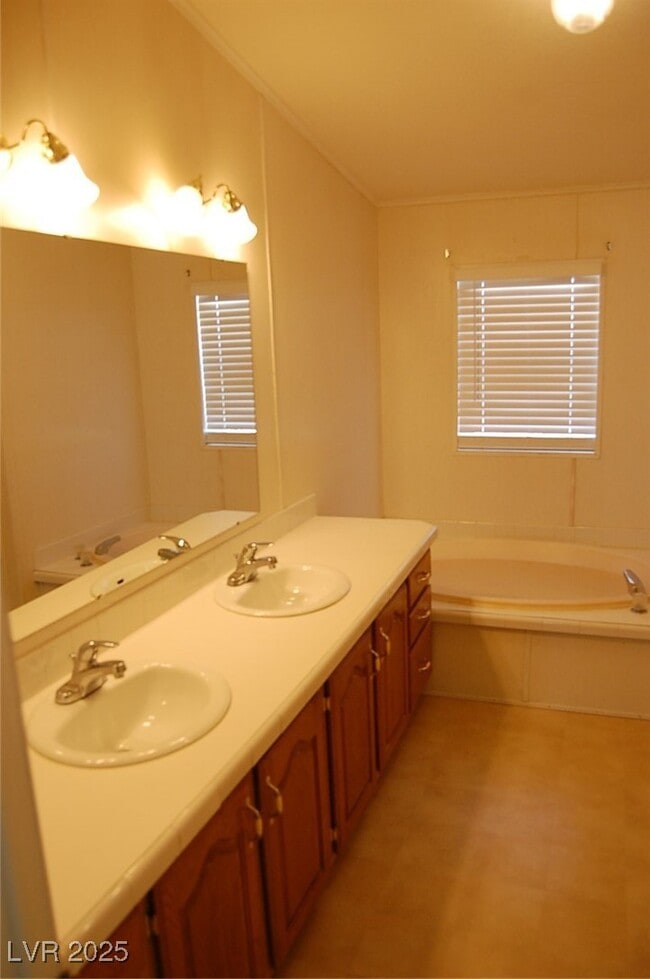 Building Photo - 1781 S Baradonna Rd