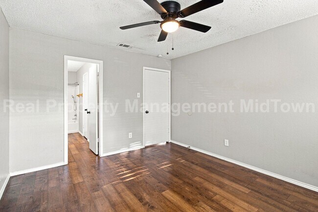 Building Photo - 2427 Indigo Ln