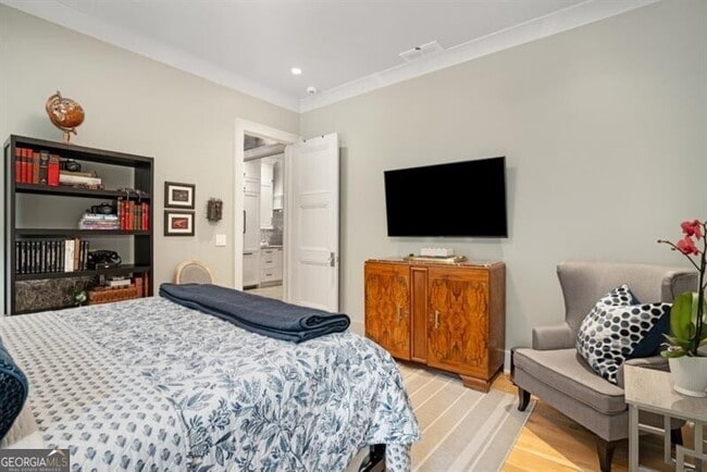 Building Photo - 407 8th St NE