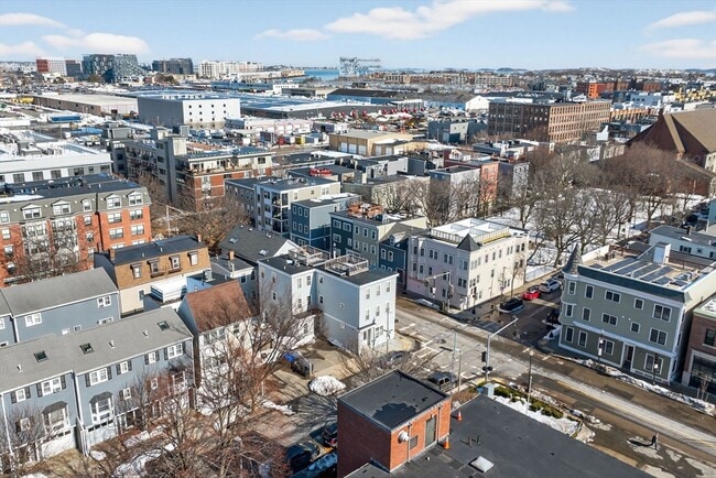 Building Photo - 170 W 3rd St