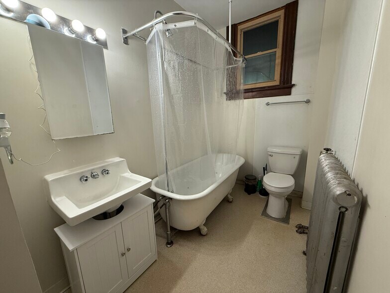 Building Photo - 133 Parker St