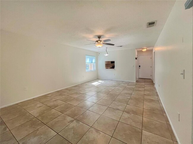 Building Photo - 5060 Village Garden Dr