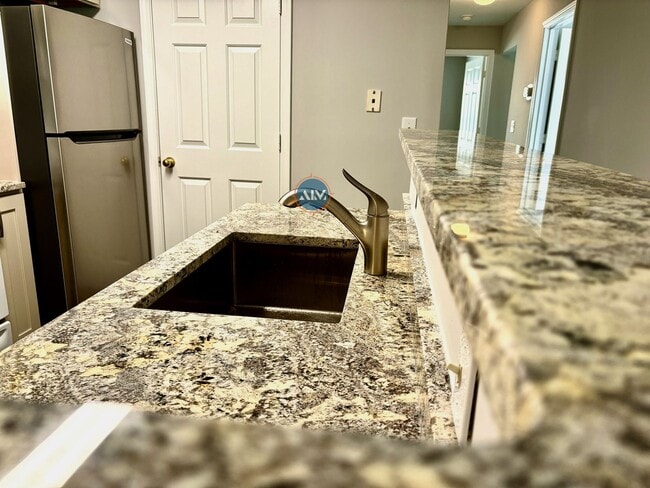 Building Photo - Modern 3-Bed Condo: Lovely Appliances, LVP...