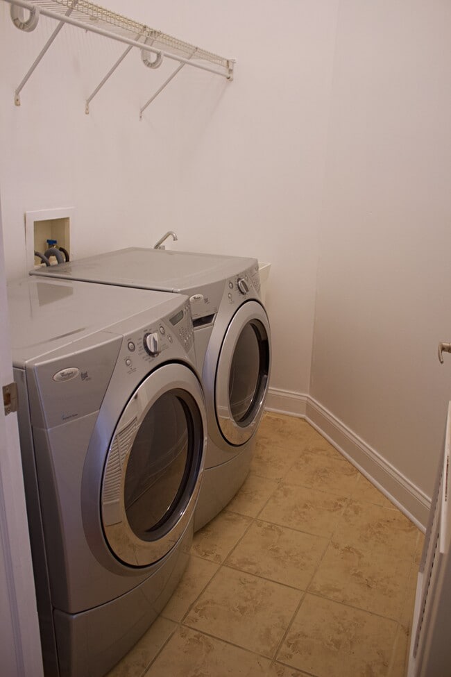 In- unit Washer/Dryer Laundry room - 5172 S Michigan Ave