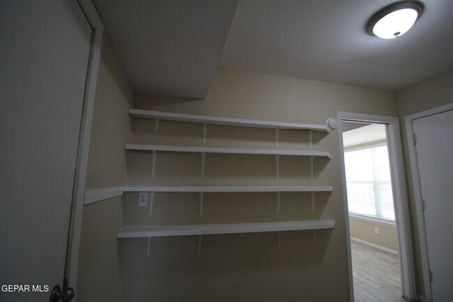 Building Photo - 351 Duanesburg St