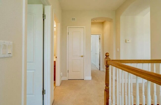 Building Photo - 2520 Club Dr
