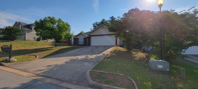 Building Photo - 4 Bedroom/ 2 Bath Home close to Fort Benning