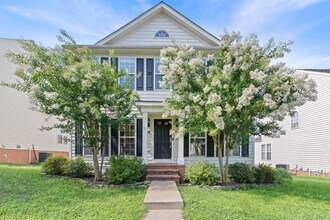 Building Photo - Spacious Home in Port Potomac