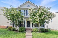Building Photo - Spacious Home in Port Potomac