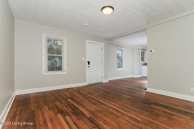 Building Photo - 2906 Wyandotte Ave
