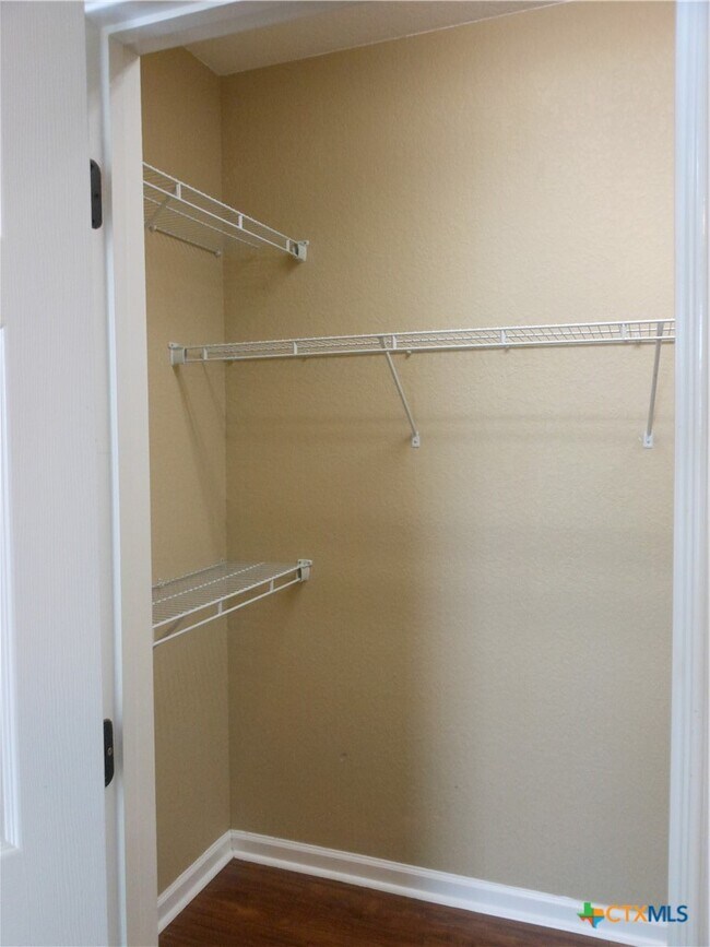 Building Photo - 2242 Lakeline Dr