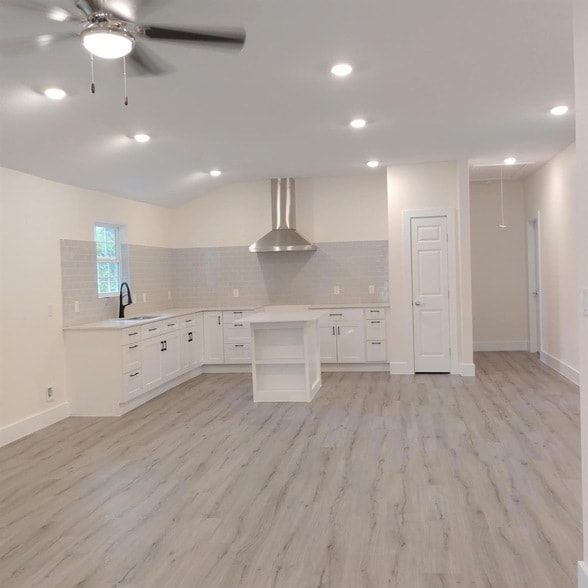 Building Photo - 928 E Cameron Ave