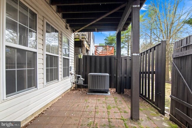 Building Photo - 2558 Banshire Dr