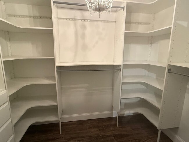 Building Photo - 9707 Sun Pointe Dr