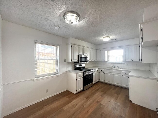 Building Photo - 1024 S Highland Dr