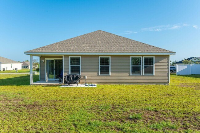 Building Photo - Charming 4-Bed Home in Quiet DeFuniak Springs Neighborhood!